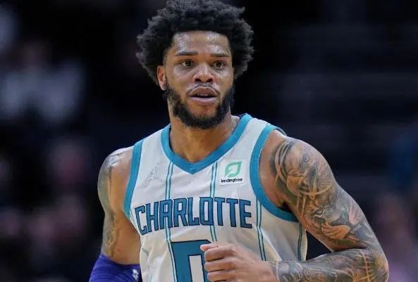 中超：武汉三镇2-0战胜上海申花（中超：武汉三镇2比0力克上海申花）