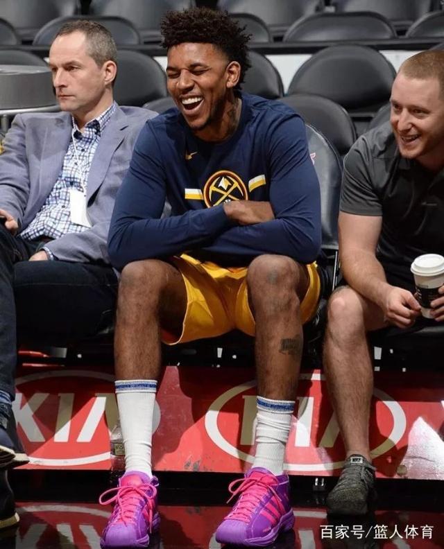 来看中国女足的比赛遇到了前男足主教练扬科维奇（观战中国女足，偶遇前男足主帅扬科维奇）