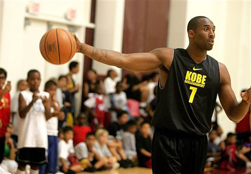 詹卢卡-曼奇尼：现在才11月，谈罗马争冠为时过早（詹卢卡-曼奇尼：如今仅11月，谈罗马夺冠尚早）