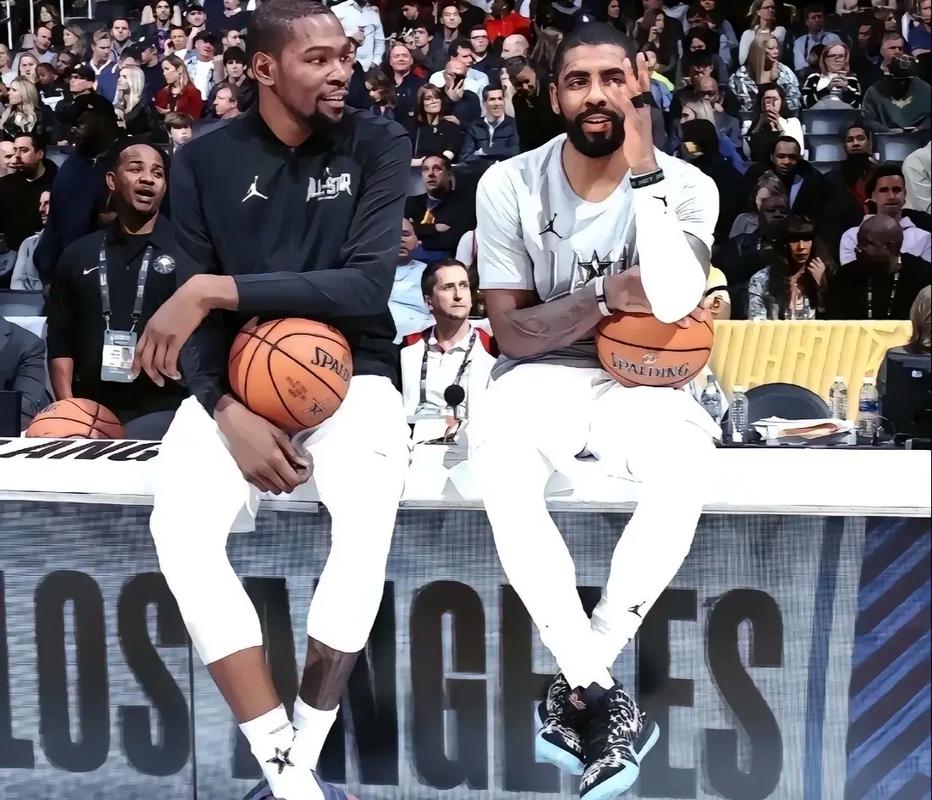 卡里克、鲁尼和弗莱彻，都在曼联青训体系。（卡里克、鲁尼、弗莱彻皆出自曼联青训）