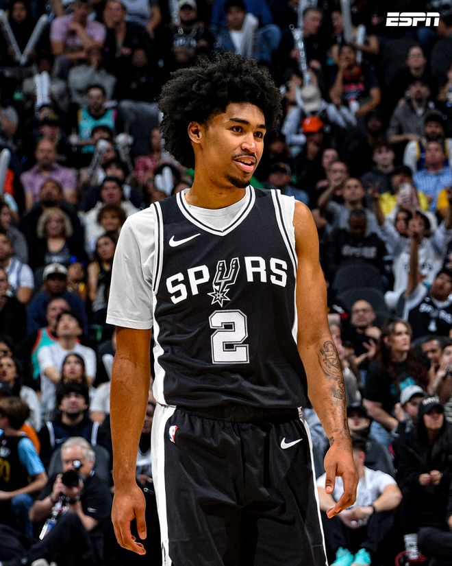 喀麦隆体育部长与足协主席埃托奥决裂，前者指责后者操纵选举（喀麦隆体育部长与足协主席埃托奥关系破裂，部长指控其操纵选举）