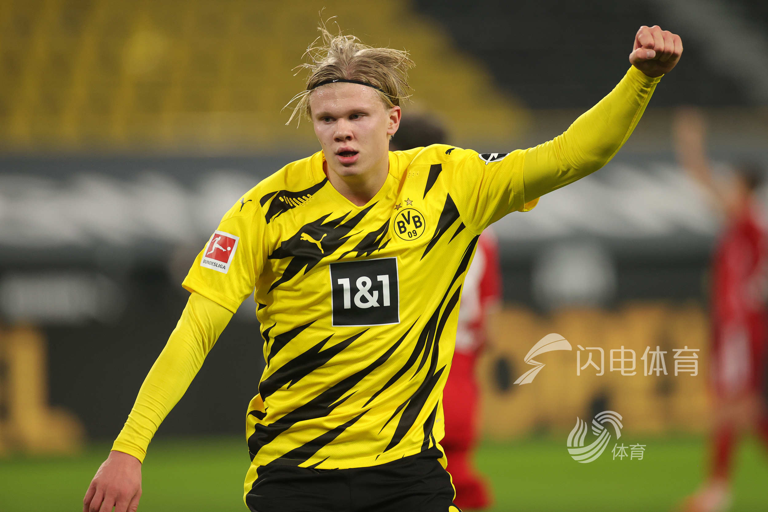 足球中超新外援亮相，身体对抗惊人