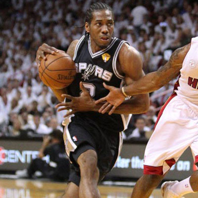 镜报：曼联明夏将补强中场，他们可能打包巴莱巴和安德森（镜报：曼联计划于明夏加强中场，或同时引进巴莱巴与安德森）