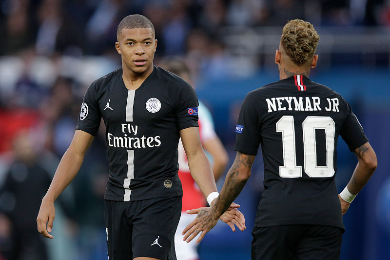 反对家暴，克雷莫内塞球衣背后印的是与球员关系密切女性名字