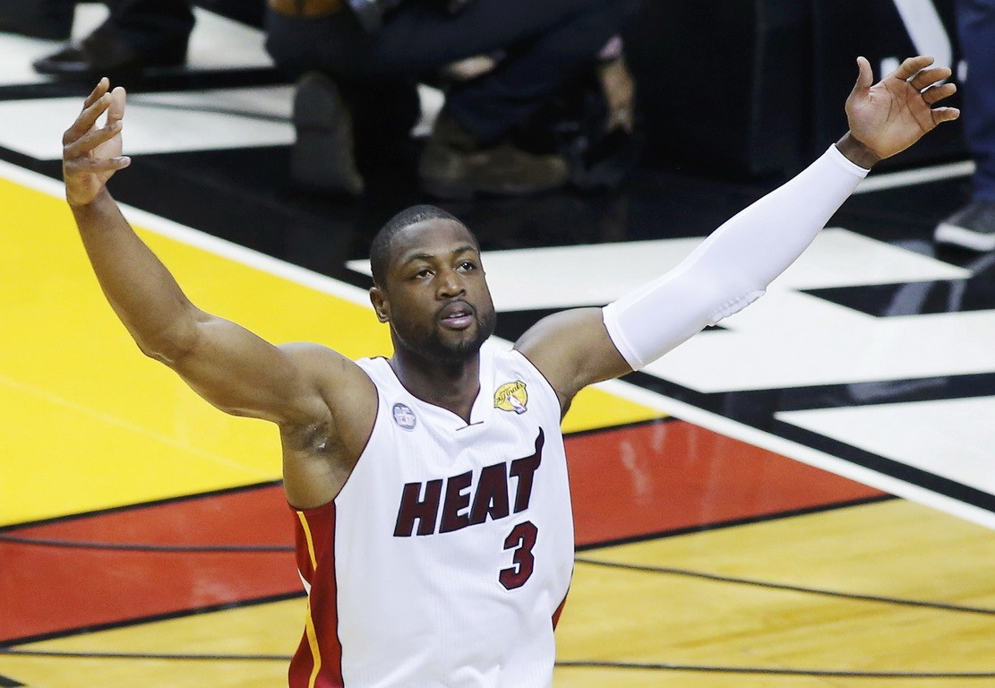 中国队在米兰冬奥会冰壶落选赛中以5-2战胜菲律宾队，取得三连胜，成为唯一全胜队伍。（米兰冬奥冰壶落选赛：中国队5比2胜菲律宾，豪取三连胜成唯一全胜队）