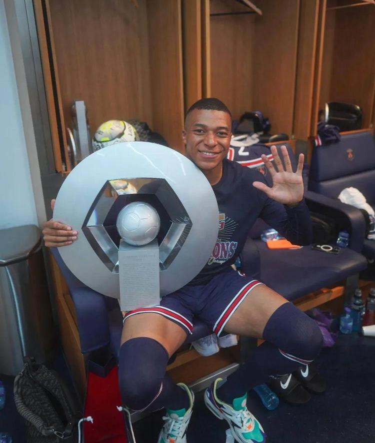 阿坎吉：在学校时发现自己擅长数学；想拥有泽林斯基的技术（阿坎吉：上学时察觉数学天赋，最想具备泽林斯基的技术）