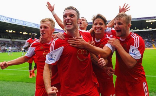 半场战报：勒沃库森2-1莱比锡，泰里耶、希克建功（半场：勒沃库森暂2-1领先莱比锡，泰里耶与希克破门）