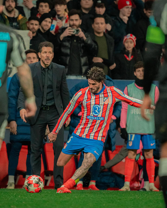 半场战报：勒沃库森0-1多特，安塞尔米诺头槌破门